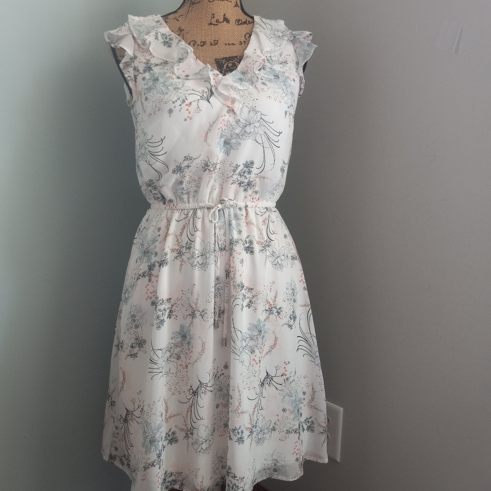 Maurices Women's White Floral  Sleeveless  Spring/Summer Dress Size S